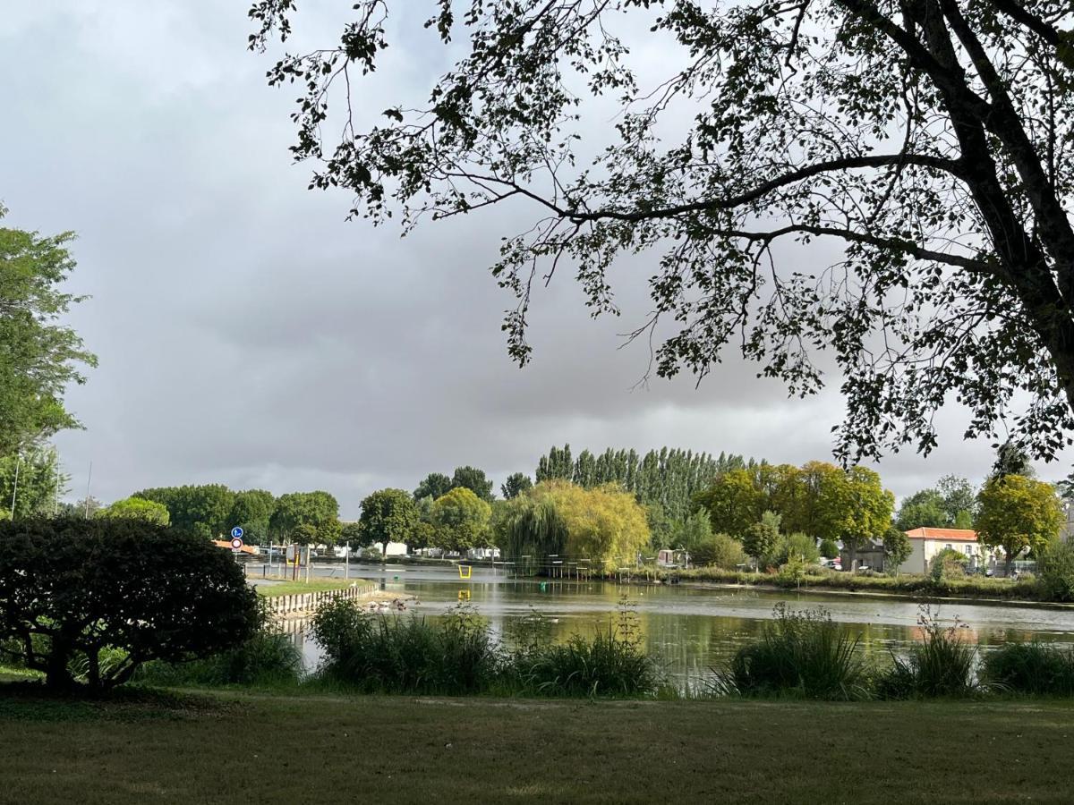 Charmante Charentaise Saint-Jean-dʼAngély Exteriér fotografie